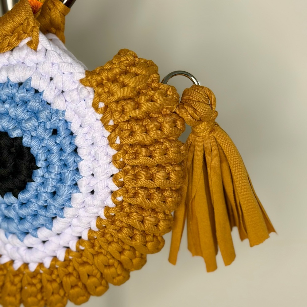 Handcrafted Crochet Bag with Tortoise Shell Handle - Picture 11 of 16